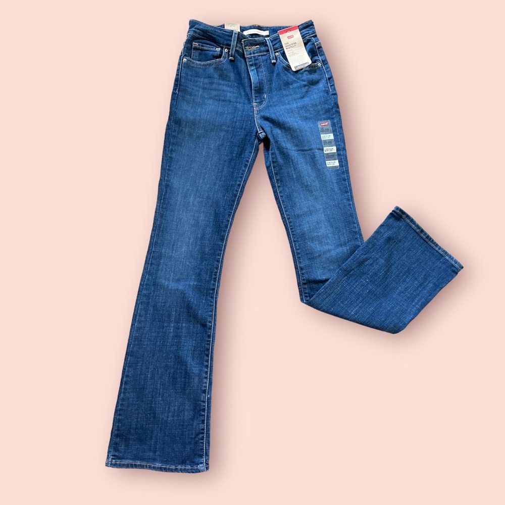 Levi’s 725 High-rise Bootcut Women’s Jeans